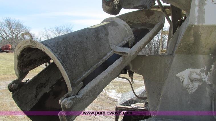 image for item I3089 1987 Ford LT8000 mixer truck