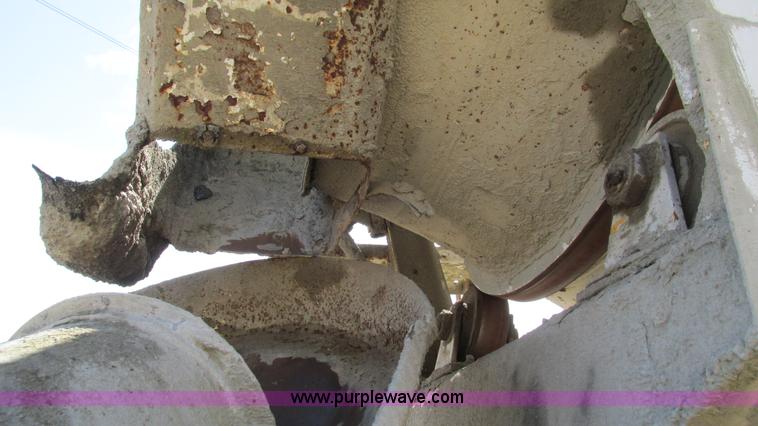 image for item I3089 1987 Ford LT8000 mixer truck