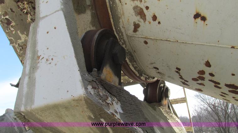 image for item I3089 1987 Ford LT8000 mixer truck