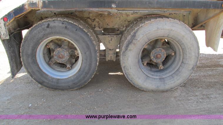 image for item I3089 1987 Ford LT8000 mixer truck