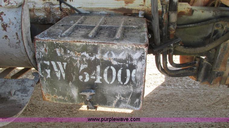 image for item I3089 1987 Ford LT8000 mixer truck