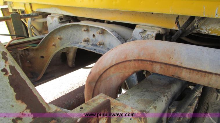 image for item I3089 1987 Ford LT8000 mixer truck