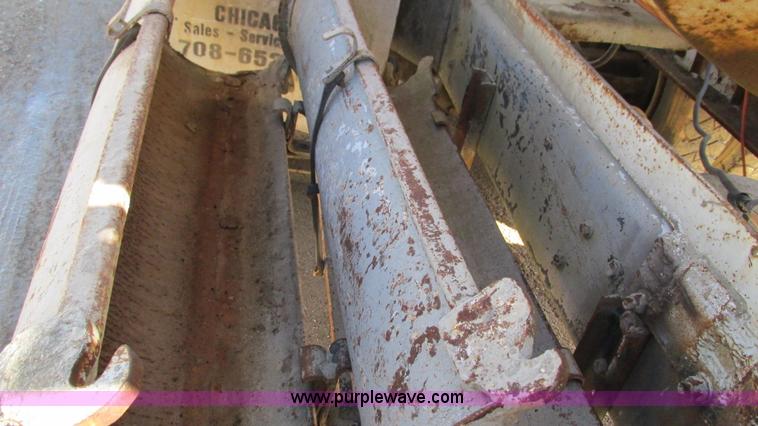 image for item I3089 1987 Ford LT8000 mixer truck