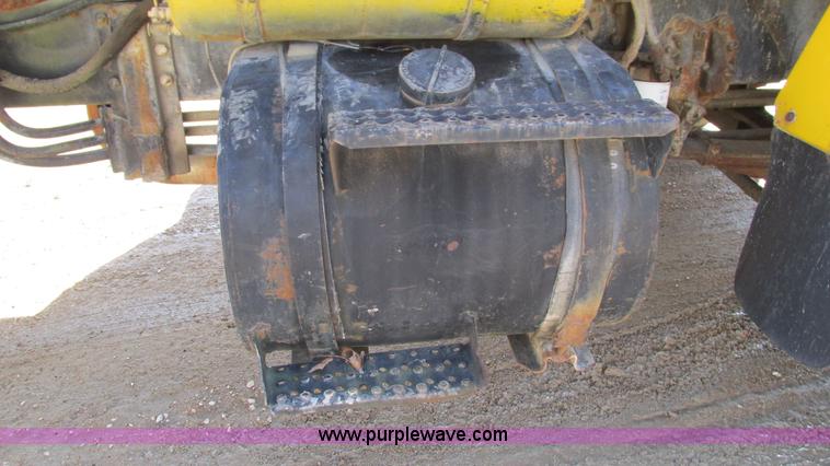 image for item I3089 1987 Ford LT8000 mixer truck