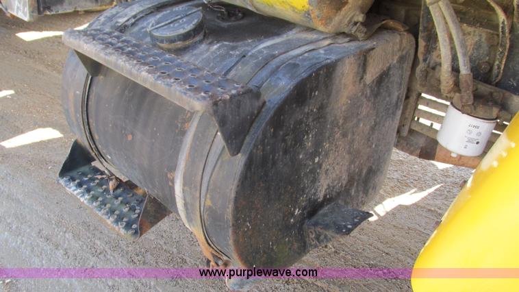 image for item I3089 1987 Ford LT8000 mixer truck