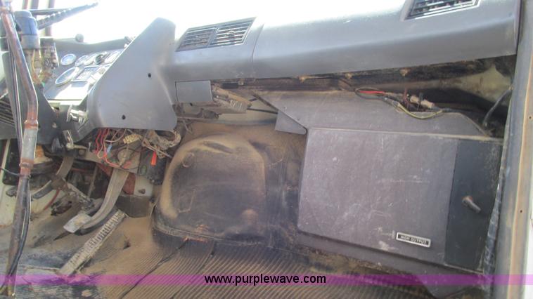 image for item I3089 1987 Ford LT8000 mixer truck