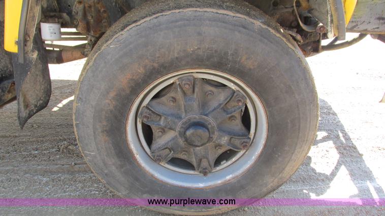 image for item I3089 1987 Ford LT8000 mixer truck