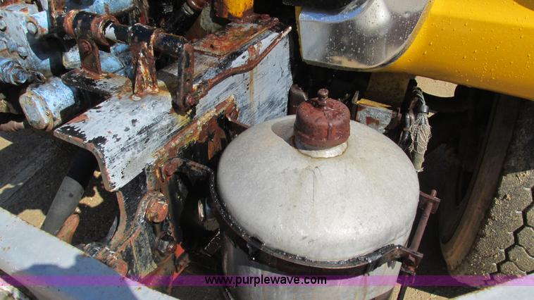 image for item I3089 1987 Ford LT8000 mixer truck