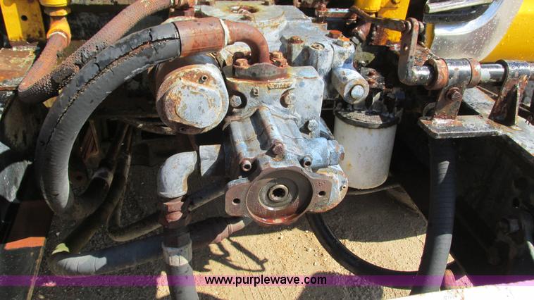 image for item I3089 1987 Ford LT8000 mixer truck