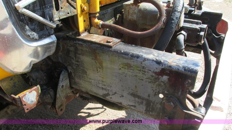 image for item I3089 1987 Ford LT8000 mixer truck