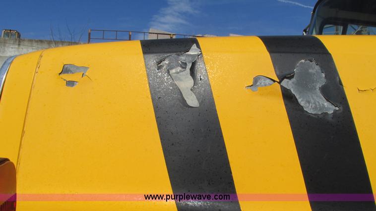 image for item I3089 1987 Ford LT8000 mixer truck