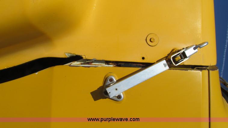 image for item I3089 1987 Ford LT8000 mixer truck