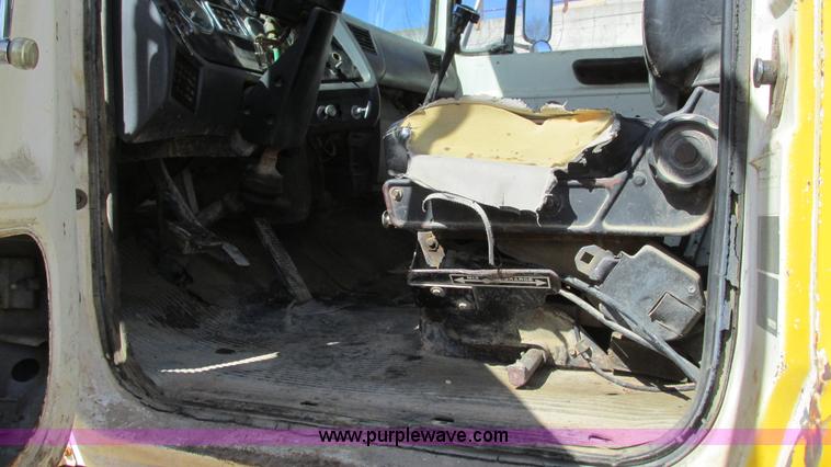 image for item I3089 1987 Ford LT8000 mixer truck