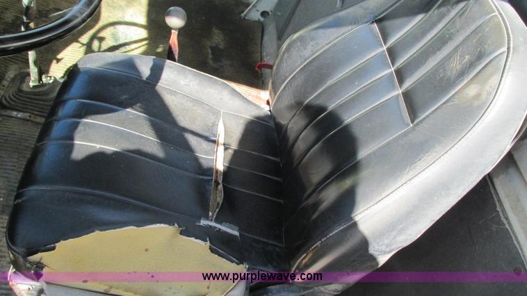 image for item I3089 1987 Ford LT8000 mixer truck