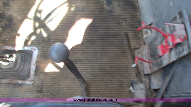 image for item I3089 1987 Ford LT8000 mixer truck