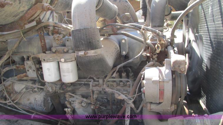 image for item I3089 1987 Ford LT8000 mixer truck