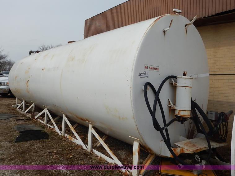 image for item I5043 10,000 gallon fuel tank