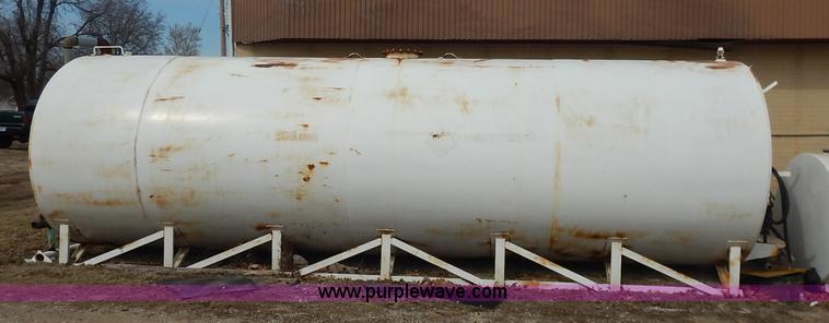 image for item I5043 10,000 gallon fuel tank