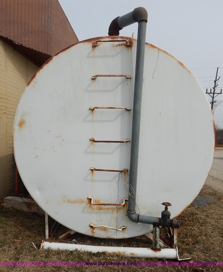 image for item I5043 10,000 gallon fuel tank