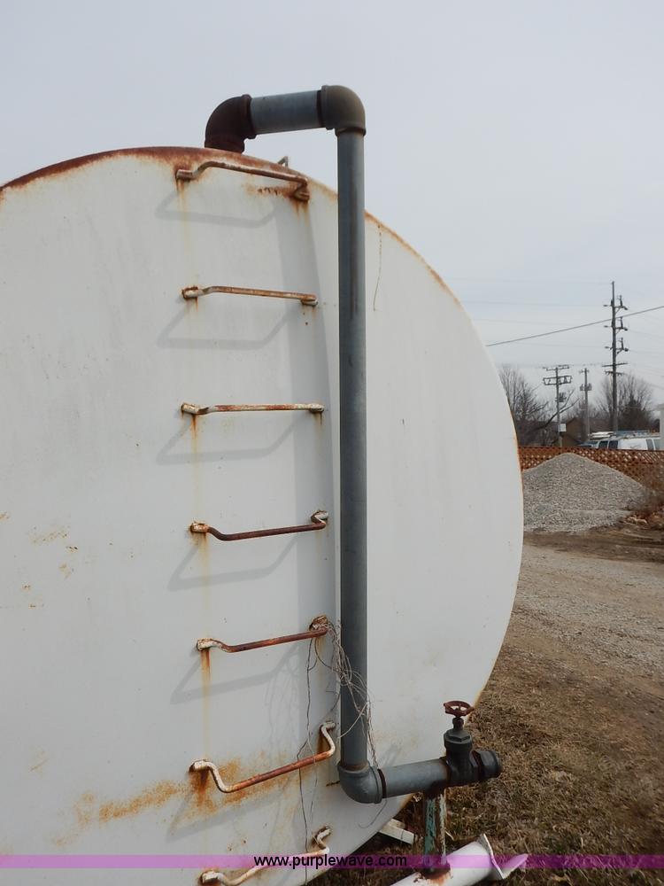 image for item I5043 10,000 gallon fuel tank