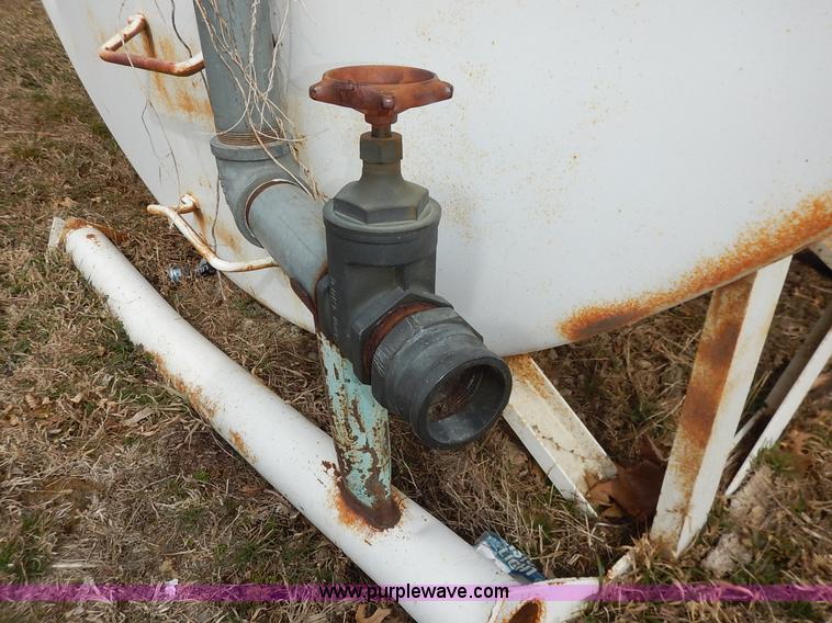 image for item I5043 10,000 gallon fuel tank