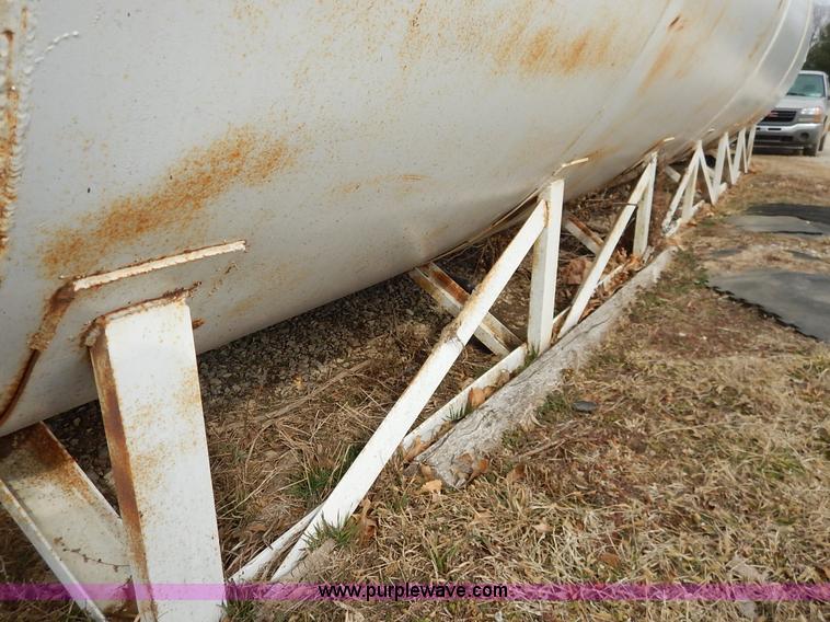 image for item I5043 10,000 gallon fuel tank