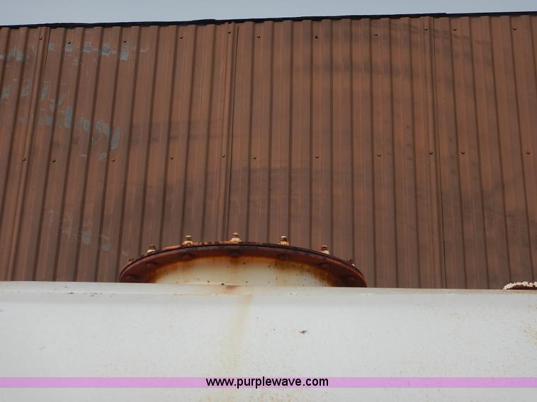 image for item I5043 10,000 gallon fuel tank