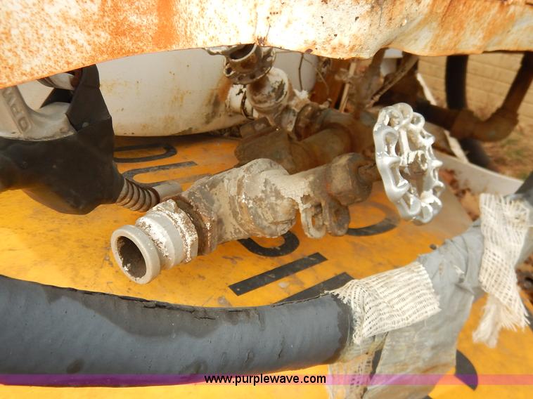 image for item I5043 10,000 gallon fuel tank