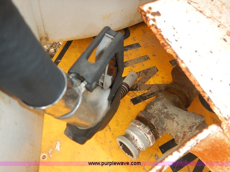 image for item I5043 10,000 gallon fuel tank