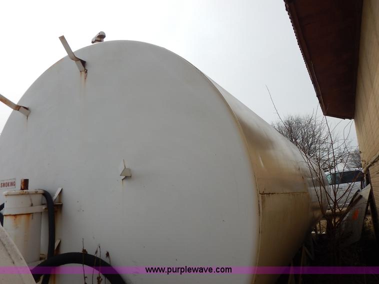 image for item I5043 10,000 gallon fuel tank