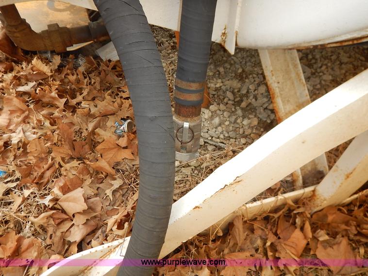 image for item I5043 10,000 gallon fuel tank