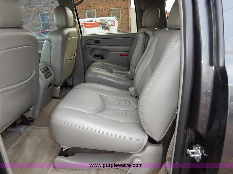 image for item I5053 2005 GMC Yukon 1500 XL SUV