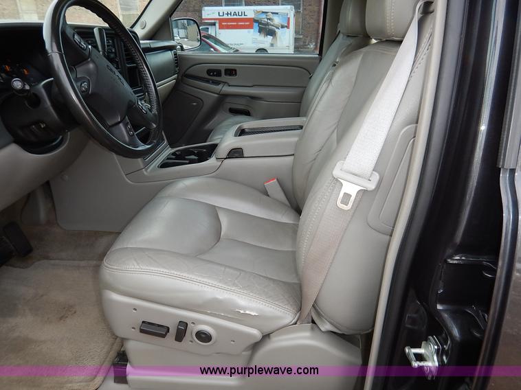 image for item I5053 2005 GMC Yukon 1500 XL SUV