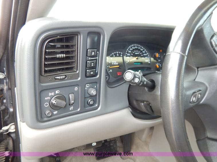 image for item I5053 2005 GMC Yukon 1500 XL SUV