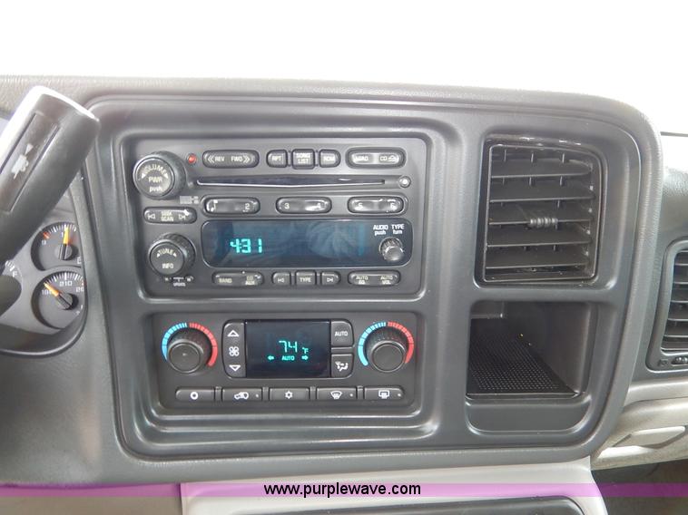 image for item I5053 2005 GMC Yukon 1500 XL SUV