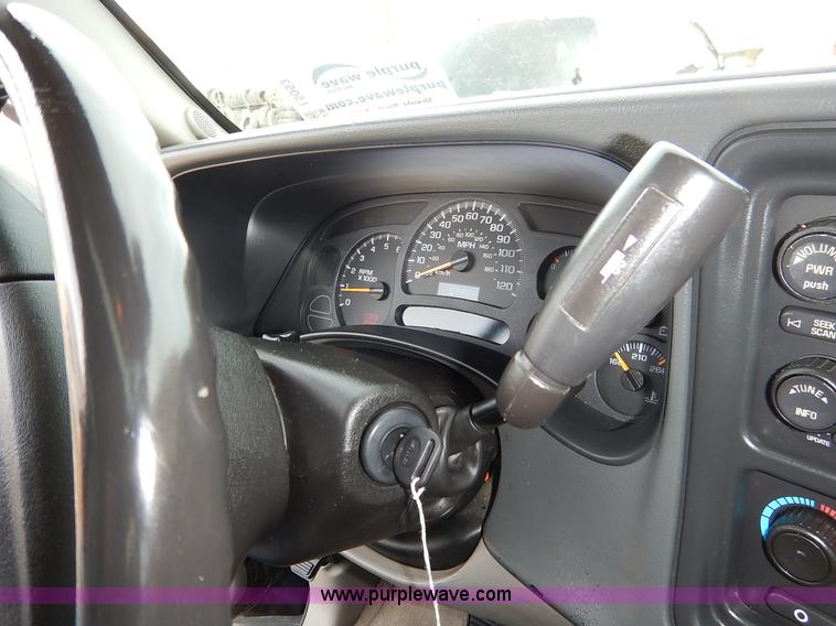 image for item I5053 2005 GMC Yukon 1500 XL SUV