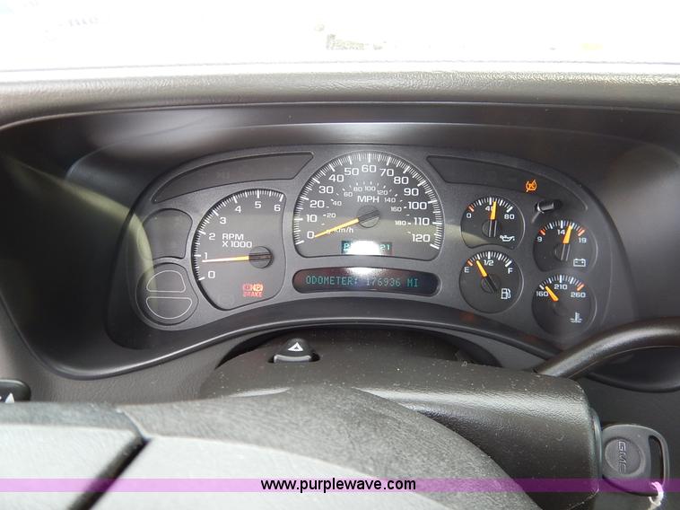 image for item I5053 2005 GMC Yukon 1500 XL SUV