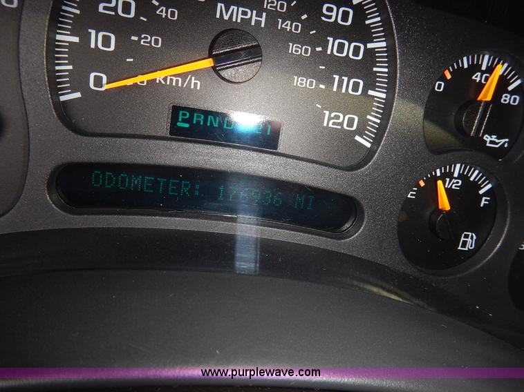 image for item I5053 2005 GMC Yukon 1500 XL SUV