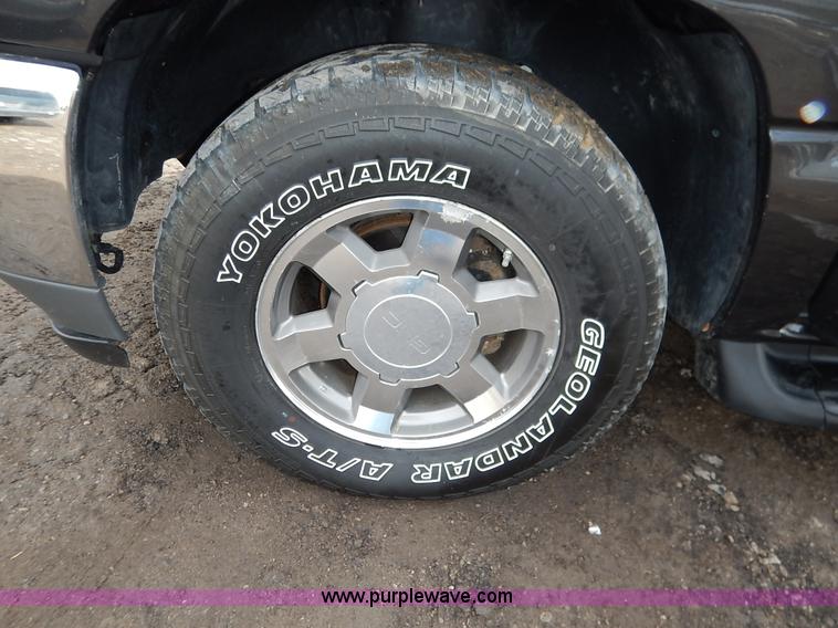 image for item I5053 2005 GMC Yukon 1500 XL SUV