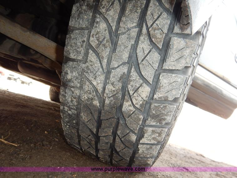 image for item I5053 2005 GMC Yukon 1500 XL SUV