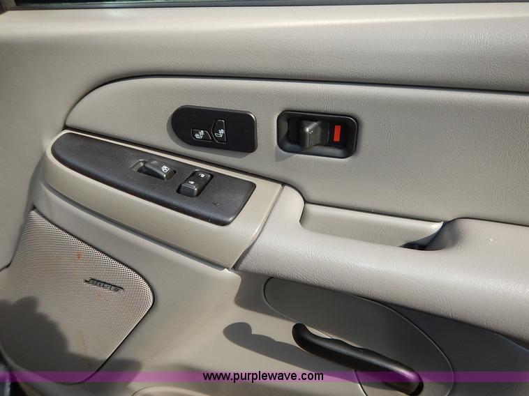 image for item I5053 2005 GMC Yukon 1500 XL SUV