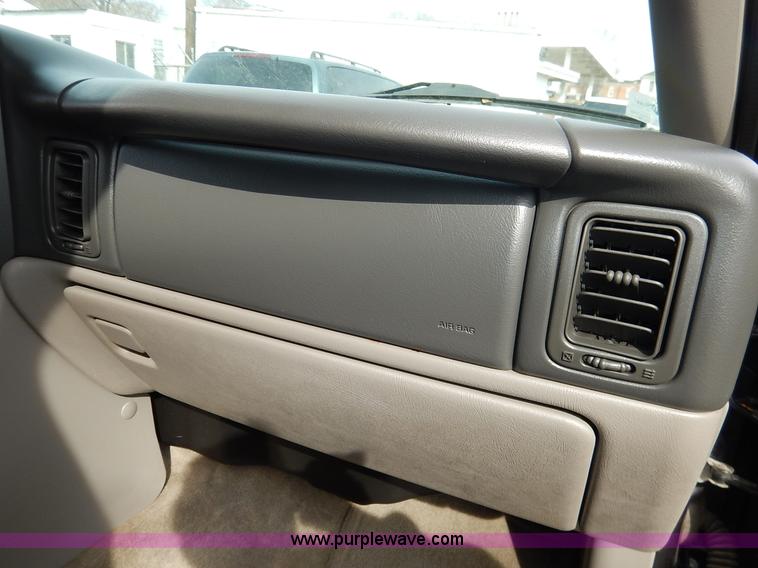 image for item I5053 2005 GMC Yukon 1500 XL SUV