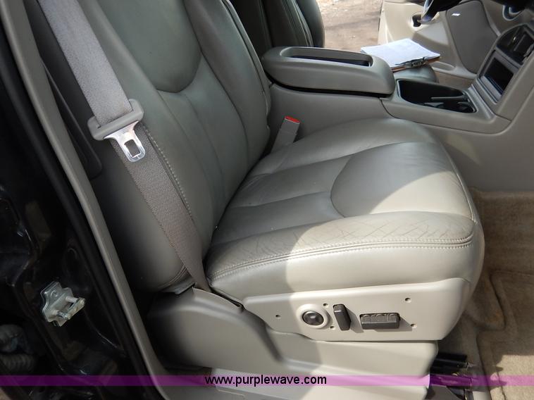 image for item I5053 2005 GMC Yukon 1500 XL SUV