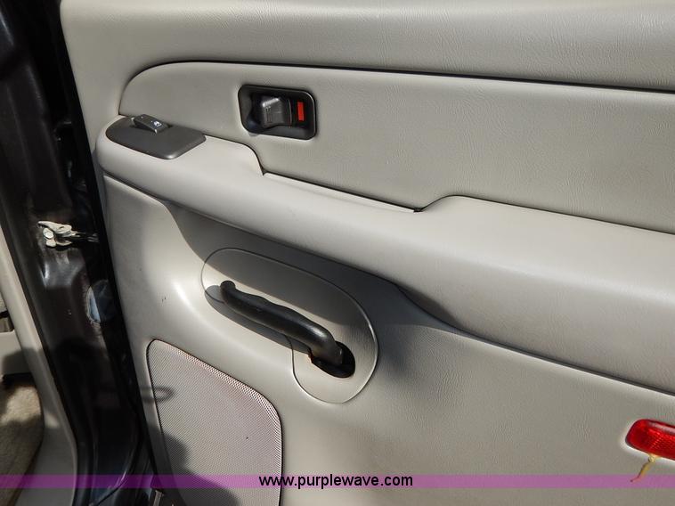 image for item I5053 2005 GMC Yukon 1500 XL SUV