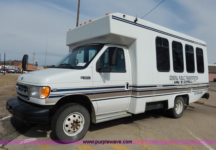 image for item I5064 2002 Ford 800 bus