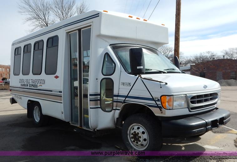 image for item I5064 2002 Ford 800 bus