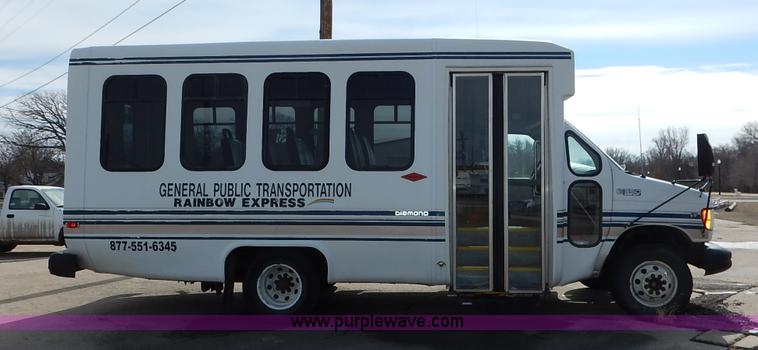 image for item I5064 2002 Ford 800 bus