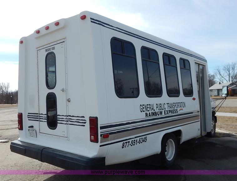 image for item I5064 2002 Ford 800 bus