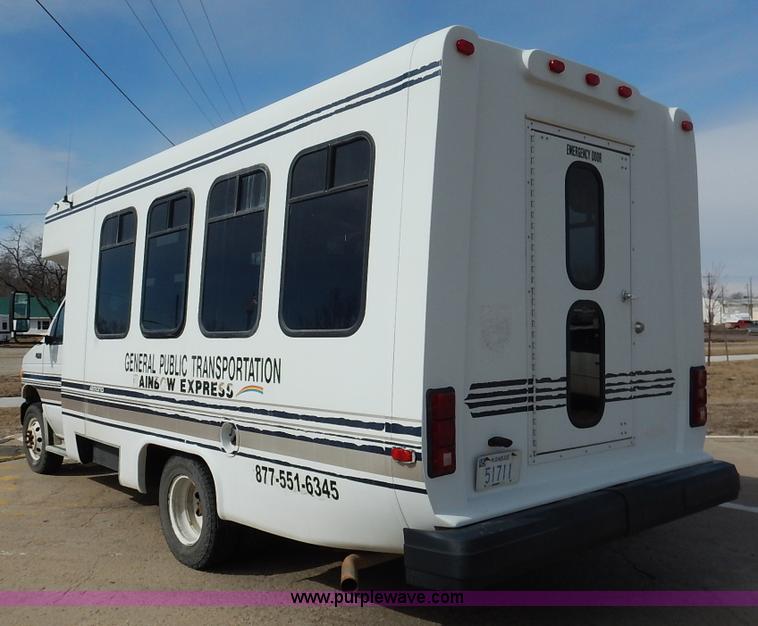 image for item I5064 2002 Ford 800 bus