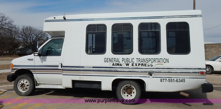 image for item I5064 2002 Ford 800 bus